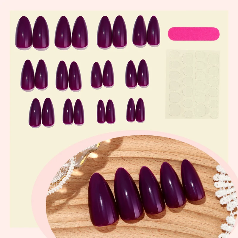Kunstnagelset mit luxuriösen, spitzen Designs Karnz