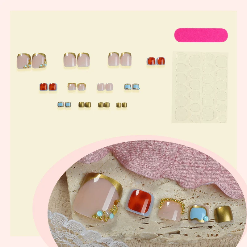 Kunstnagelset mit luxuriösen Glitzer- und Blütenverzierungen Karnz