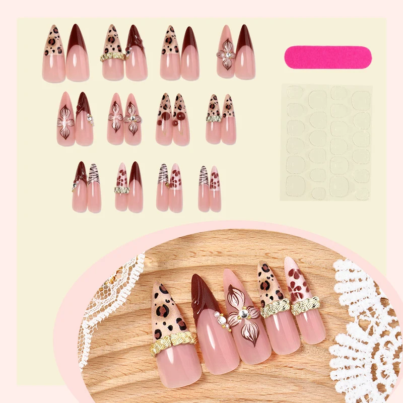Kunstnagelset mit luxuriösen Blumen- und Leopardenmotiven Karnz