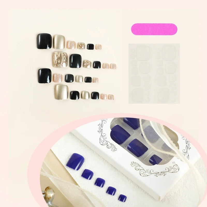 Kunstnagelset mit Glanz- und Texturvariationen Karnz