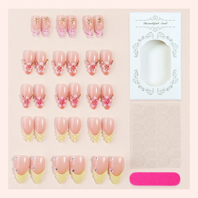 Kunstnagelset mit glamourösen Blüten- und Glitzerverzierungen Karnz