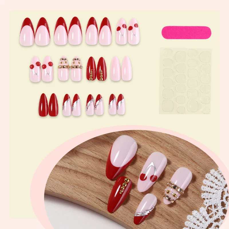 Kunstnagelset mit glamourösen Akzenten und fröhlichen Mustern Karnz