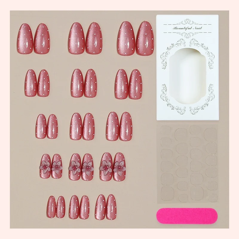 Kunstnagelset mit glamourösem Glitzer-Design und floralem Akzent Karnz