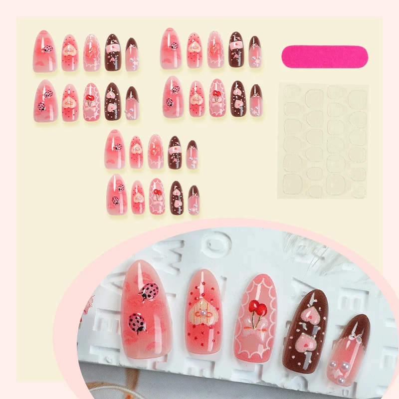 Kunstnagelset mit floralen und verspielten Tee-Motiven Karnz