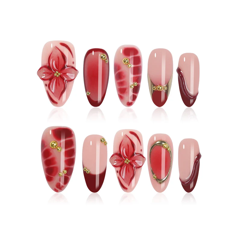 Kunstnagelset mit floralen und luxuriösen Akzenten Karnz