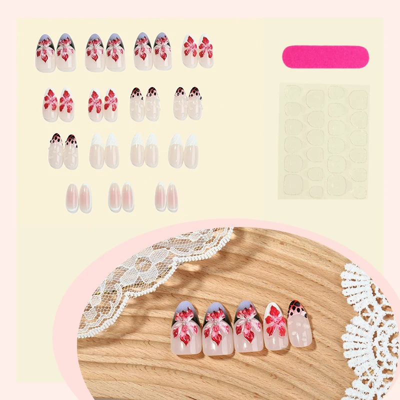 Kunstnagelset mit floralen und eleganten Akzenten Karnz