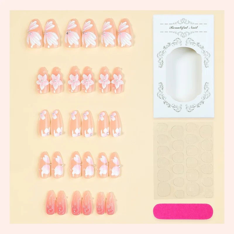 Kunstnagelset mit floralen Motiven und Strassverzierungen Karnz