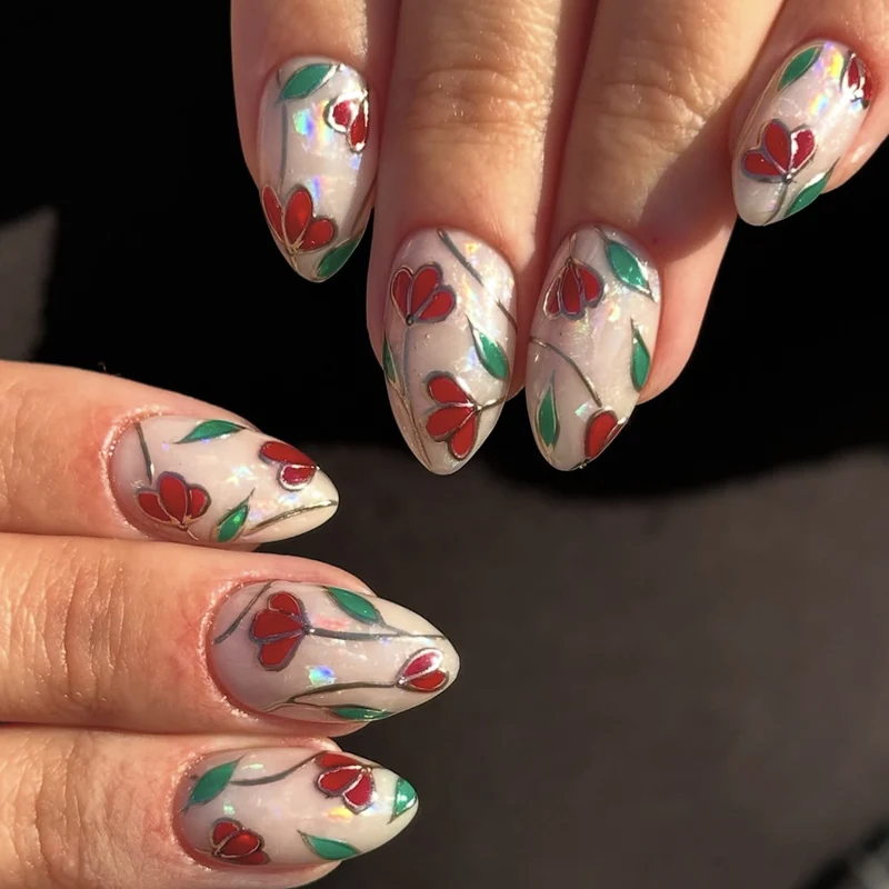 Kunstnagelset mit floralen Akzenten und Glitzer Karnz