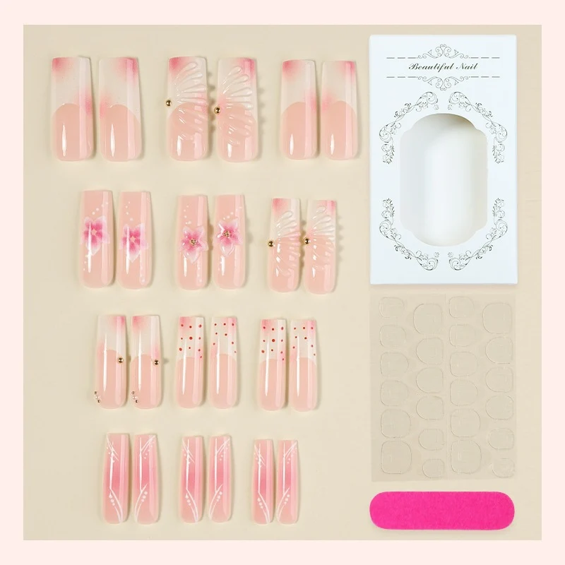 Kunstnagelset mit filigranen Blüten- und Glitzerakzenten Karnz