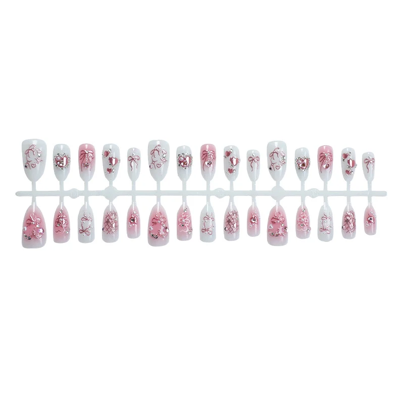 Kunstnagelset mit filigranen Blumen- und Glitzermotiven Karnz