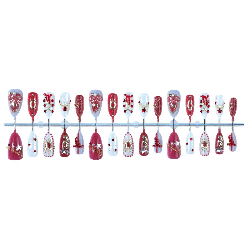 Kunstnagelset mit festlichen Weihnachts- und Glamour-Designs Karnz