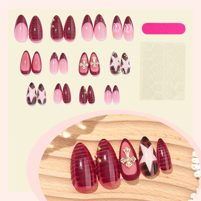 Kunstnagelset mit eleganten Verzierungen und verschiedenen Designs Karnz