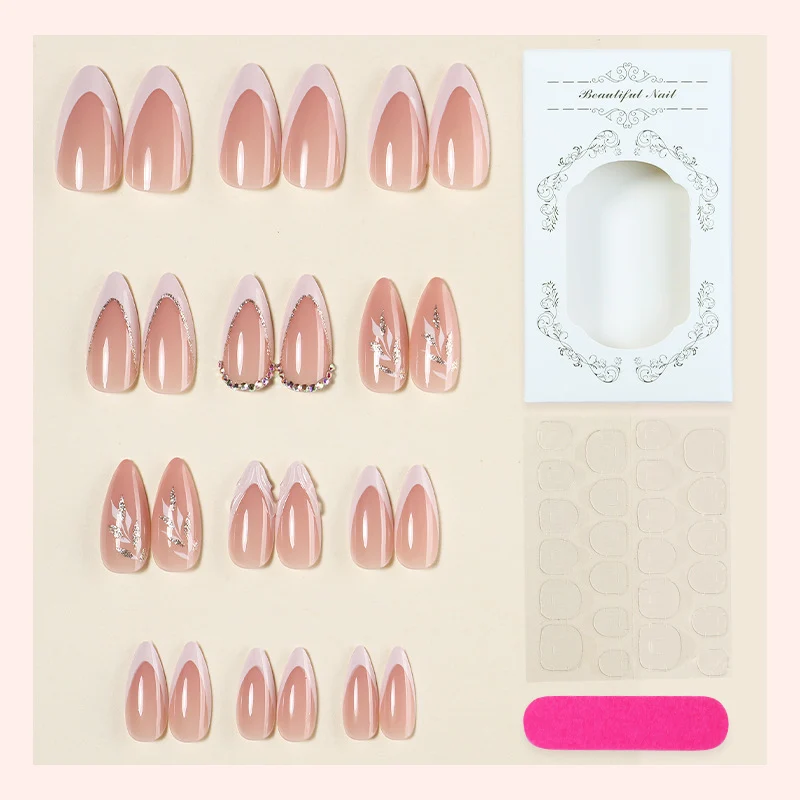Kunstnagelset mit eleganten Spitzen und Glitzer-Akzenten Karnz