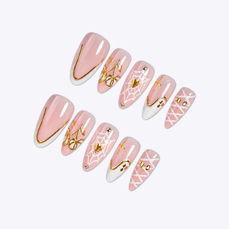 Kunstnagelset mit eleganten Spinnenmotiven und goldenen Akzenten Karnz