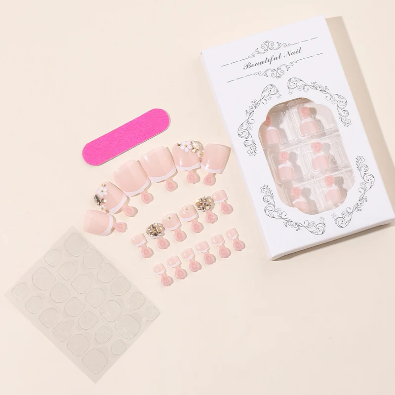 Kunstnagelset mit eleganten Schmuckdetails und exzellentem Tragekomfort Karnz