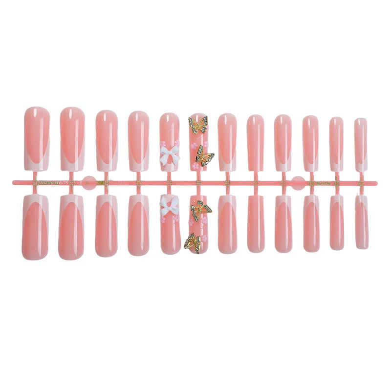 Kunstnagelset mit eleganten Schmetterlings- und Schleifenakzenten Karnz