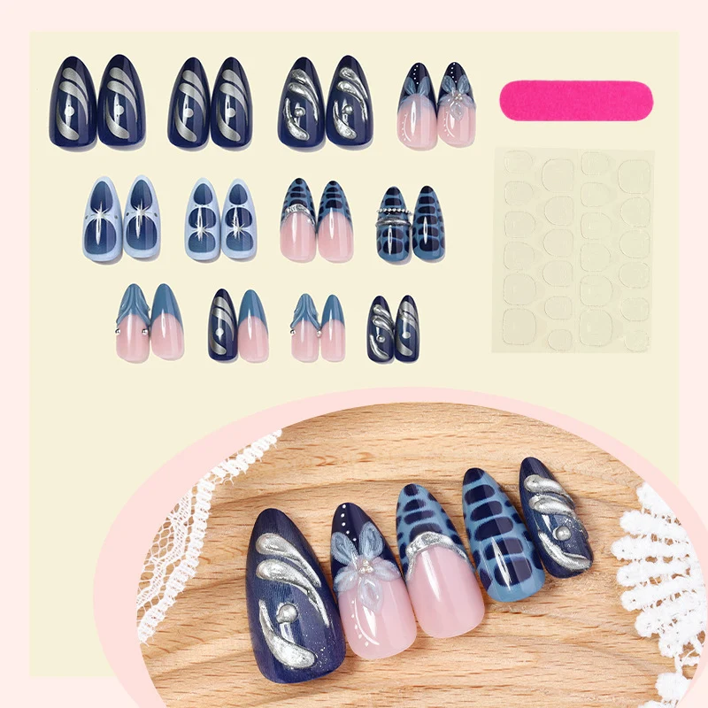 Kunstnagelset mit elegantem maritimem Design und funkelnden Verzierungen Karnz