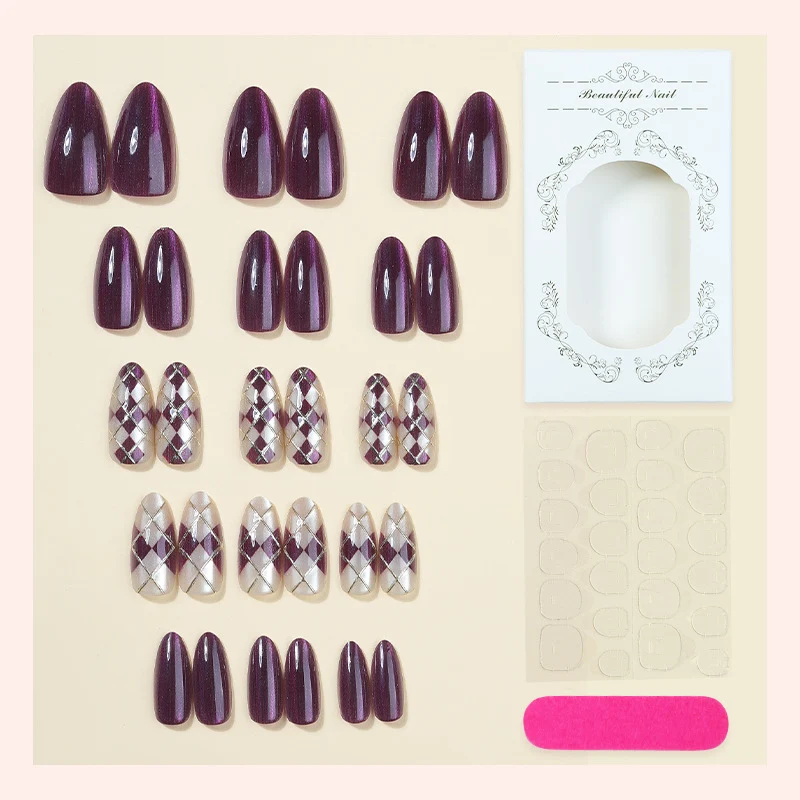 Kunstnagelset mit elegantem Karomuster und tiefem Glanz Karnz