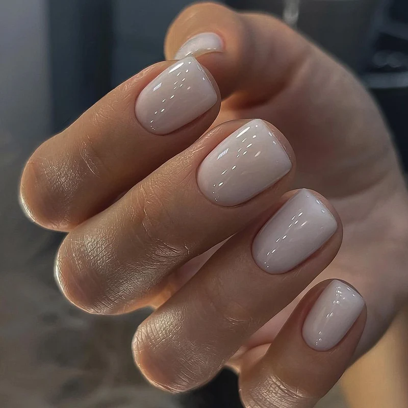 Kunstnagelset mit elegantem, hochglänzendem Design Karnz