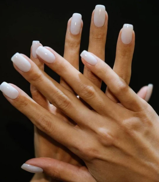 Kunstnagelset mit elegantem Hochglanz-Finish Karnz