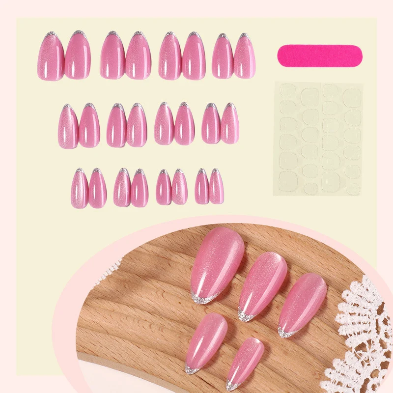 Kunstnagelset mit elegantem Glitzerabschluss und natürlichem Look Karnz