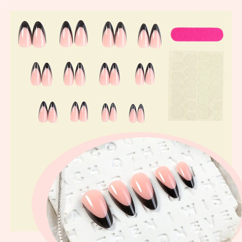 Kunstnagelset mit elegantem French-Tip-Design Karnz