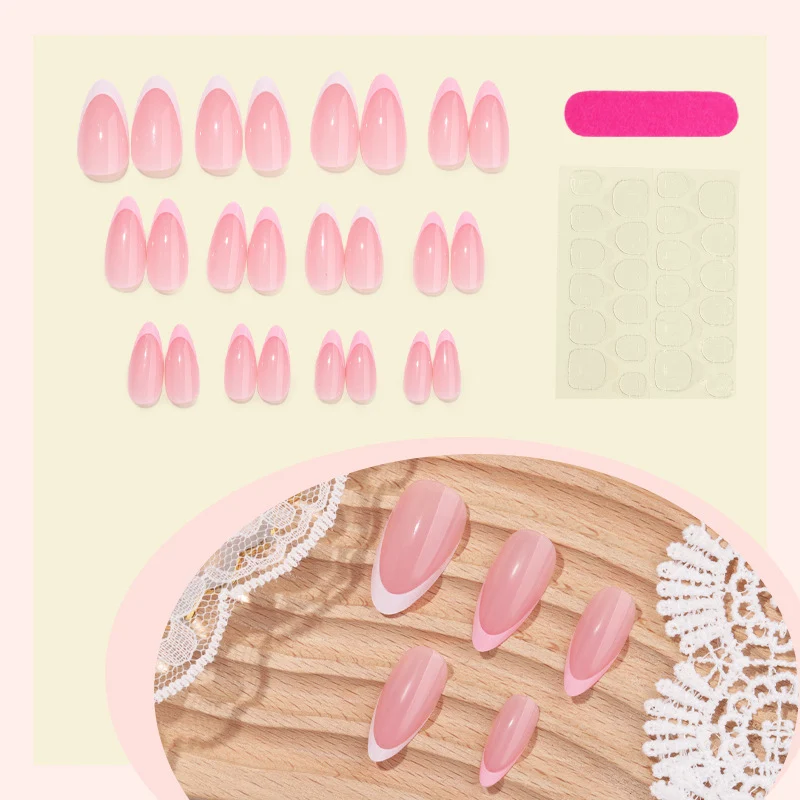 Kunstnagelset mit elegantem French-Tip Design Karnz