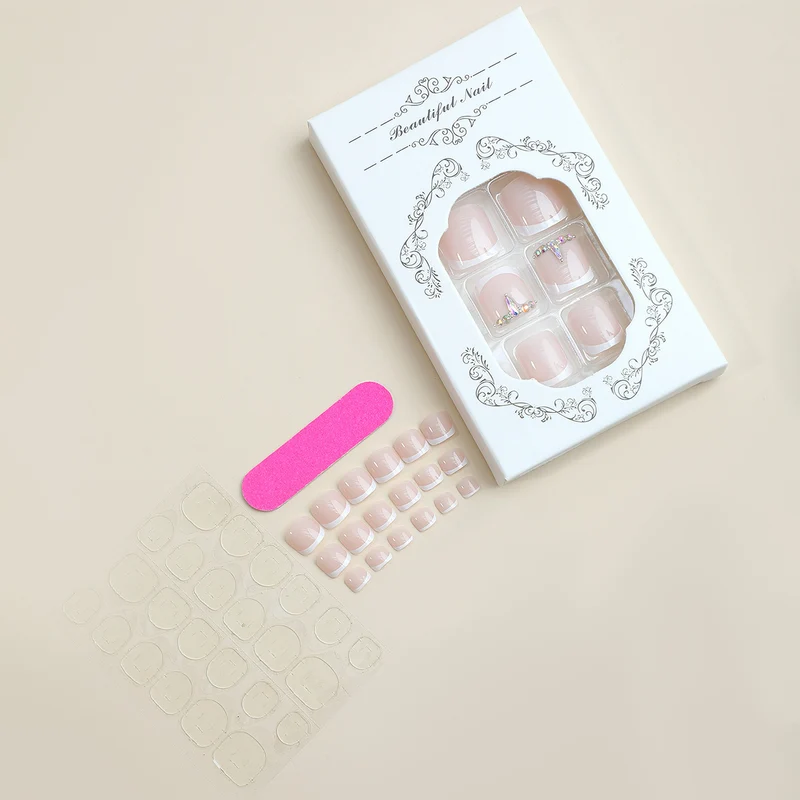 Kunstnagelset mit dekorativen Glitzer-Elementen Karnz