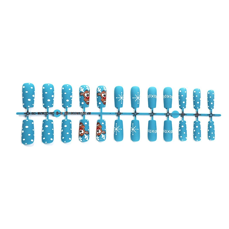 Kreatives Weihnachtskunstnagelset mit fröhlichem Rentier-Design Karnz