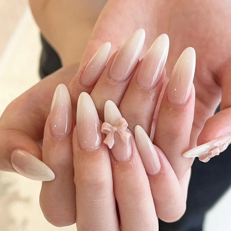Kreatives Nagelkunst Set mit stilvollen Details Karnz