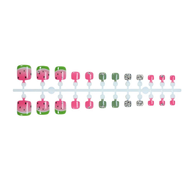 Kreatives Nageldesign-Set mit Wassermelonenelementen Karnz