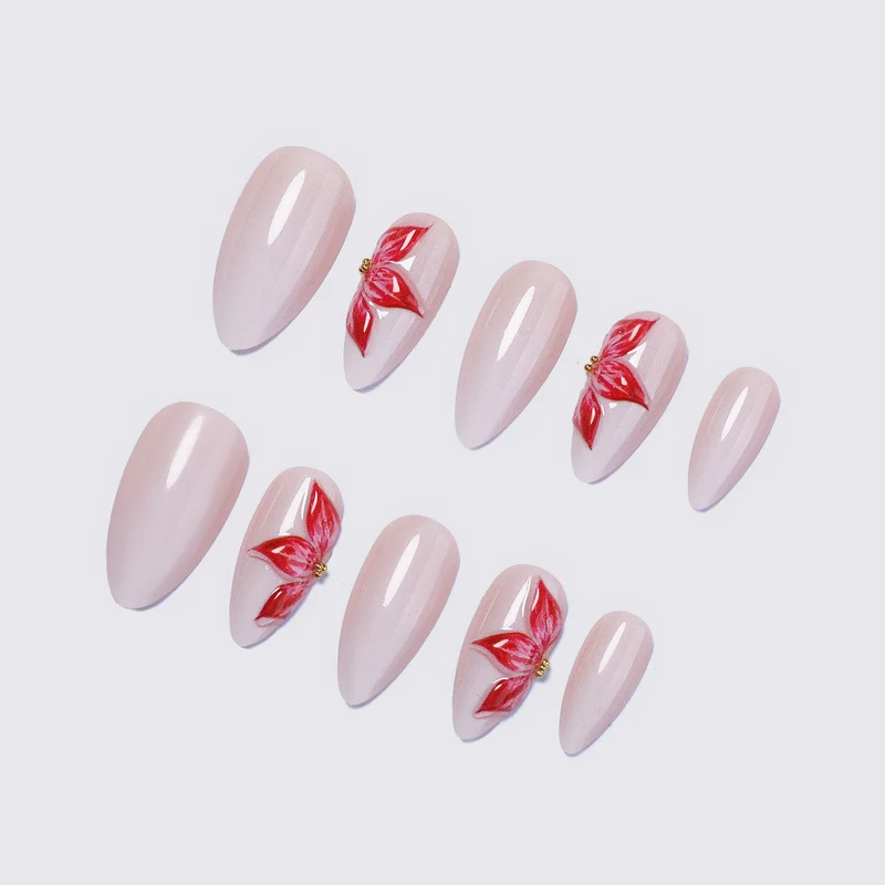 Künstliches Nagelset mit floralen Akzenten Karnz