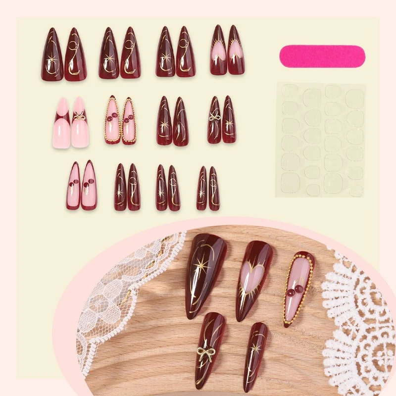 Kreatives Kunstnagelset mit Glitzerakzenten und eleganten Verzierungen Karnz