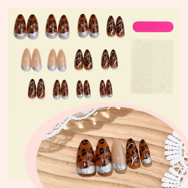 Kreatives Kunstnagelset mit Glitzer und Leopardenmuster Karnz