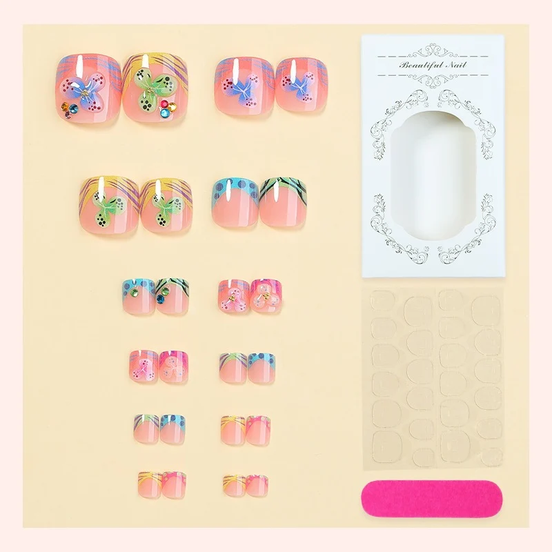 Kreatives Kunstnagelset mit fröhlichen Schmetterlingsmotiven Karnz