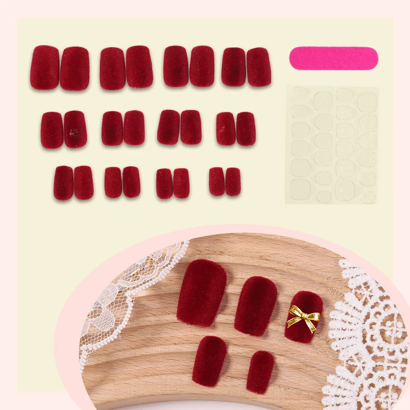Glamouröses Kunstnagelset Karnz