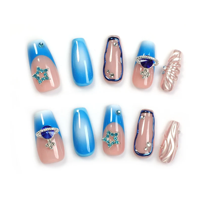 Elegantes Kunstnagelset mit zarten Ombre-Effekten und funkelnden Details Karnz