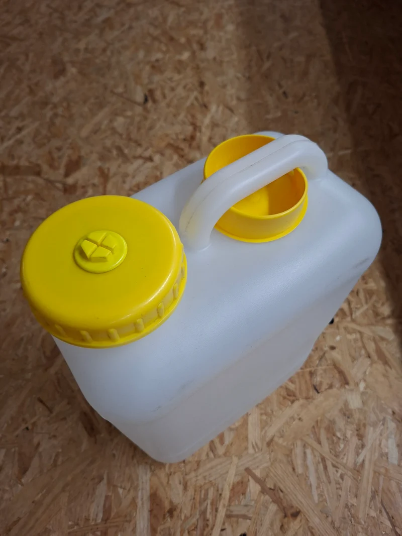 Wasserkanister / Wassertank / Tank / mobiler Tank zum Einfüllen 16l mit Ausgiesser