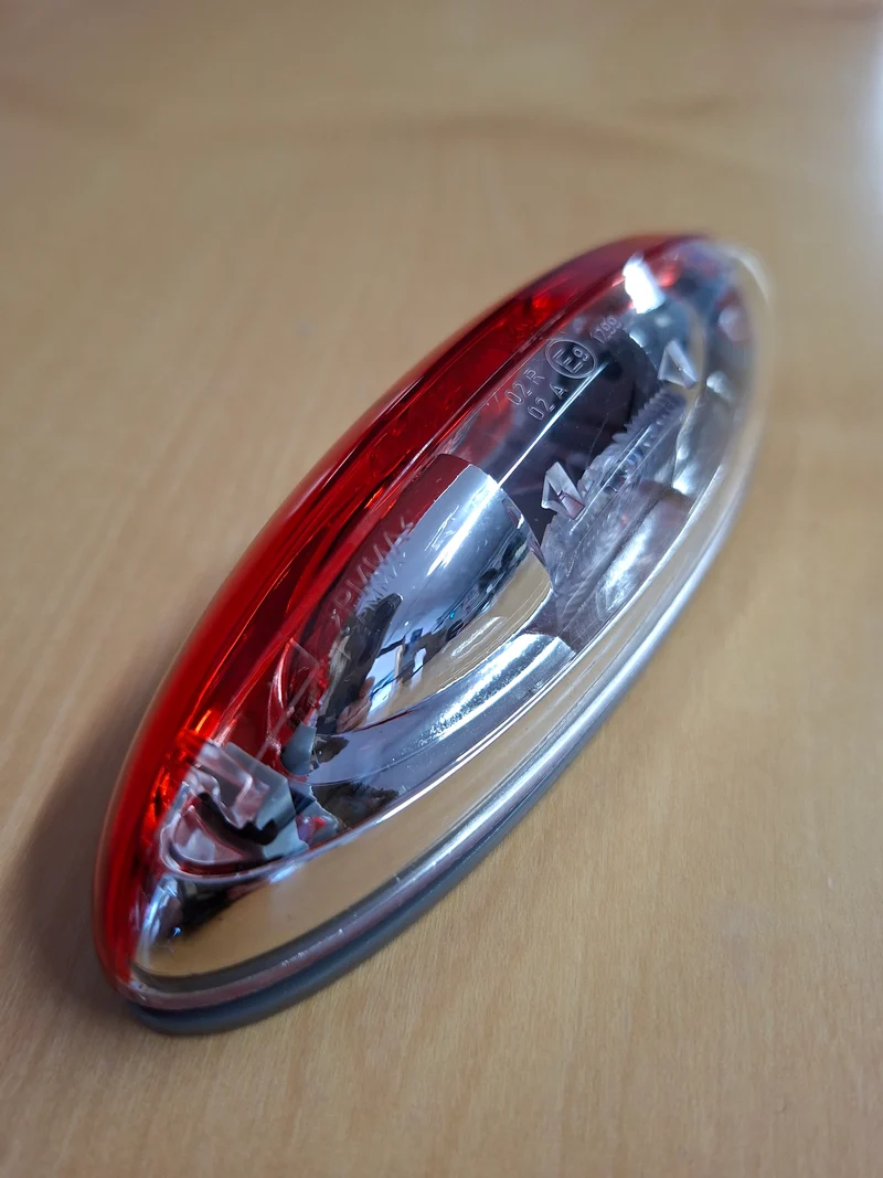 Umrissleuchte rot, weiss mit grauem Sockel – 12 V, 5 W