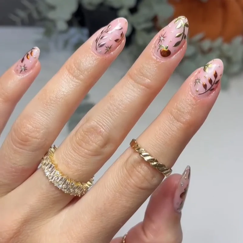 Kunstvolle Acryl-Nägel mit elegantem floralem Design Karnz
