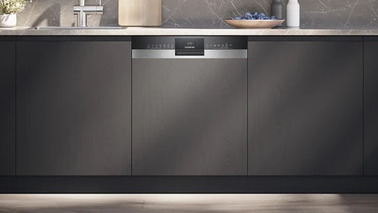 iQ300 Teilintegrierter Geschirrspüler 60 cm Gebürsteter Stahl SN53ES22CE