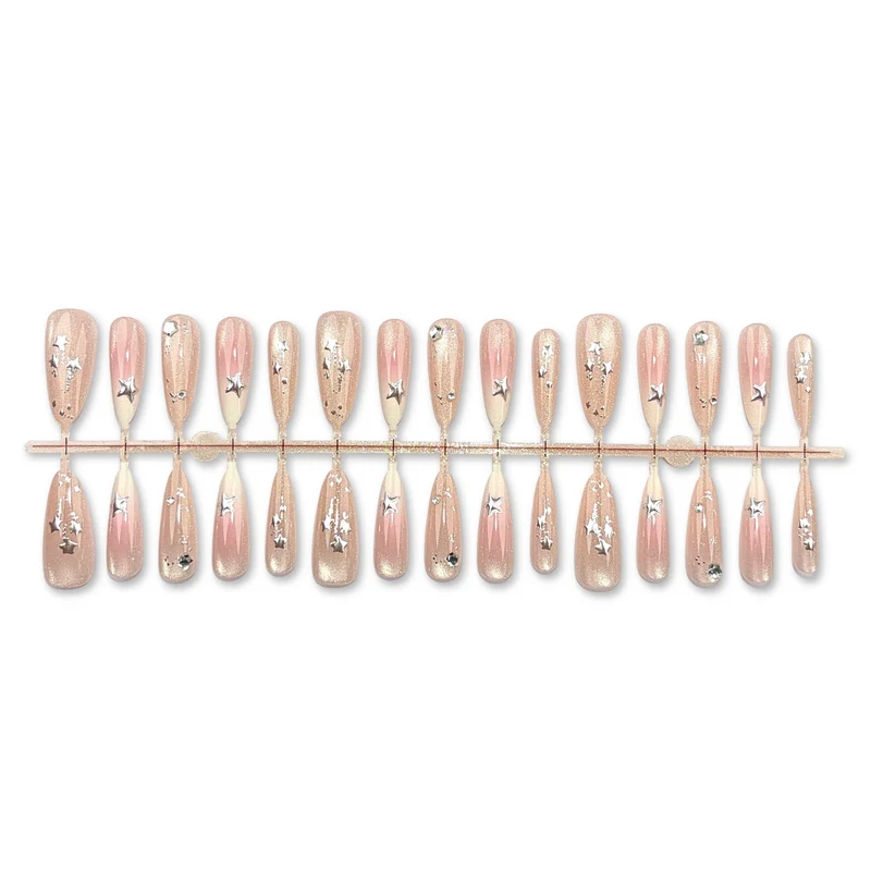 Glamouröse 3D Nagelstyles Karnz