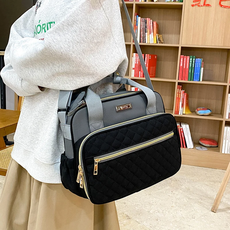 Gepolsterte Multi-Pocket Wickeltasche Karnz