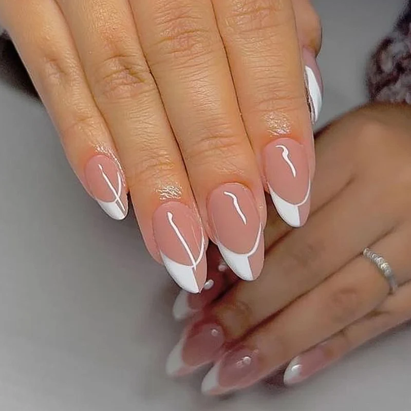 Kunstvolle French-Tip Kunstnägel Karnz