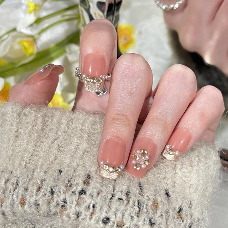 Dekoratives Strass-Nagelkunst-Set Karnz