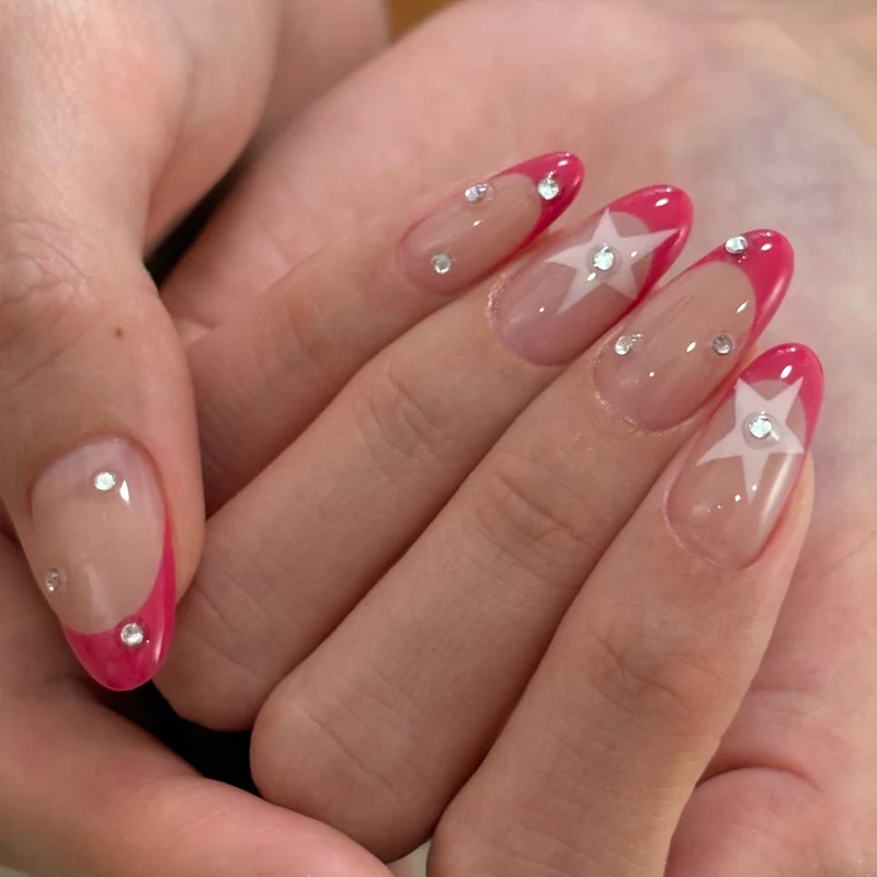 Dekorative Press-On-Nageltips mit Strassakzenten Karnz