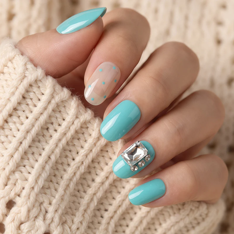 Dekorativer Press-On Nagelset mit eleganten Akzenten Karnz